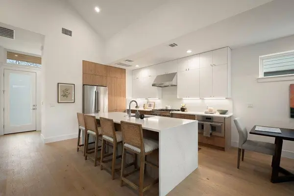 900 S 2nd ST #3, Austin, TX 78704