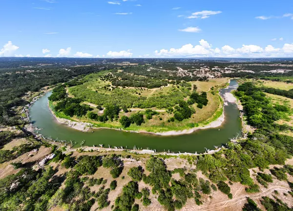 1962 Paradise PKWY, Canyon Lake, TX 78133