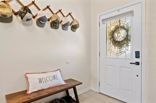 104 Kings Way DR, Cottonwood Shores, TX 78657