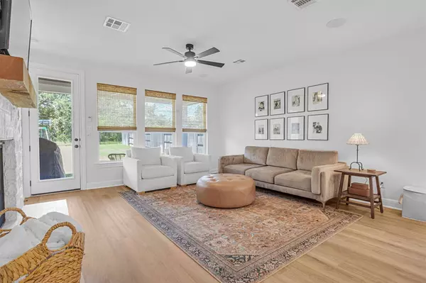 192 Yarbrough DR, Dripping Springs, TX 78620