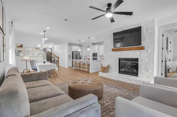 192 Yarbrough DR, Dripping Springs, TX 78620