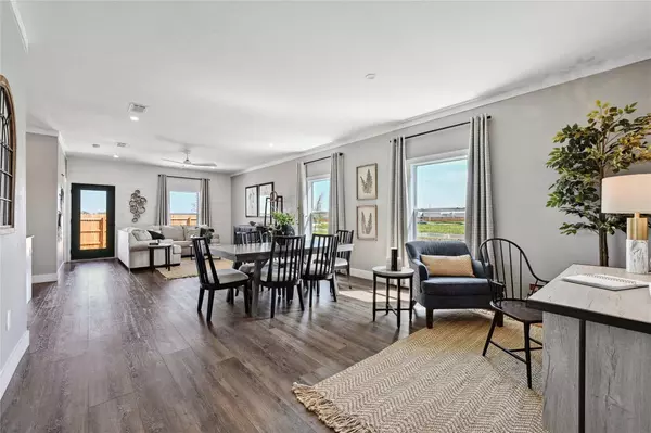 2015 Applewood DR, Lockhart, TX 78644