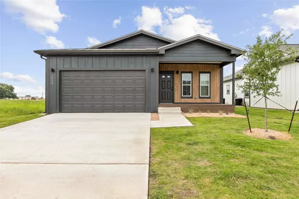 2028 Applewood DR, Lockhart, TX 78644