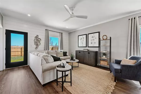 2015 Applewood DR, Lockhart, TX 78644