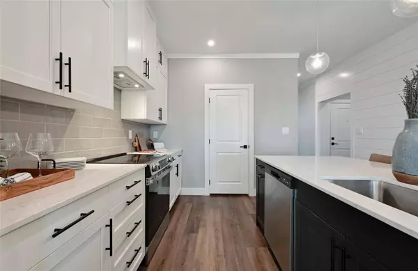 2017 Applewood DR, Lockhart, TX 78644