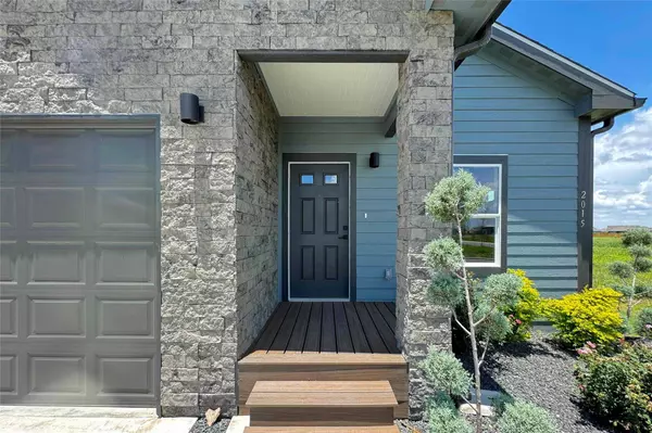 2015 Applewood DR, Lockhart, TX 78644