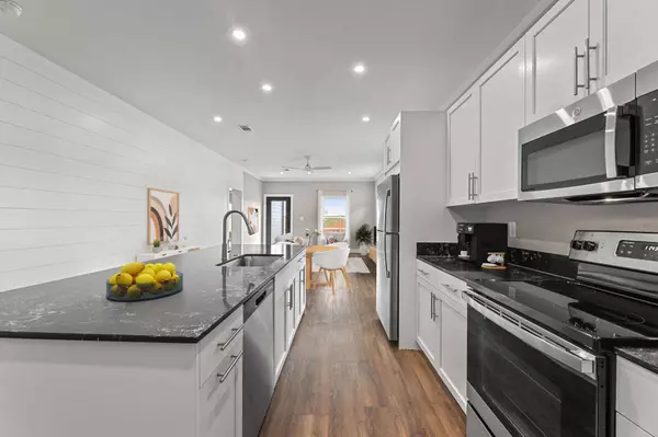 2028 Applewood DR, Lockhart, TX 78644