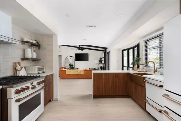 2209 Forest Bend DR, Austin, TX 78704