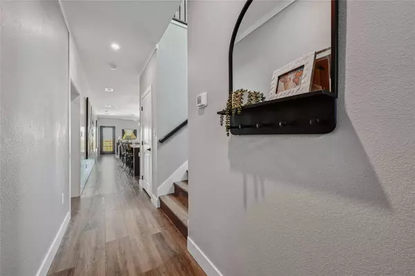 2017 Applewood DR, Lockhart, TX 78644