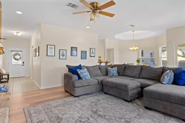 104 Kings Way DR, Cottonwood Shores, TX 78657