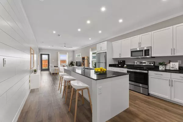 2028 Applewood DR, Lockhart, TX 78644