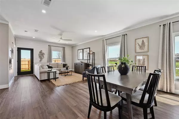 2015 Applewood DR, Lockhart, TX 78644