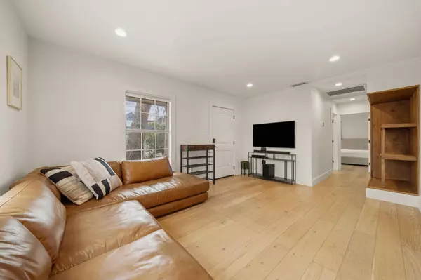 912 Mansell Ave, Austin, TX 78702