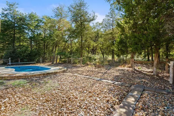 267 Corral RD, Smithville, TX 78957