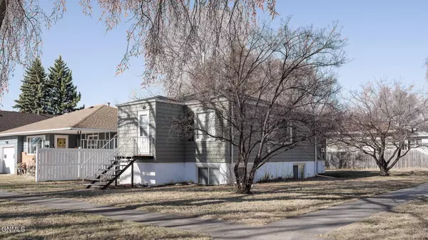 830 N 17th ST, Bismarck, ND 58501