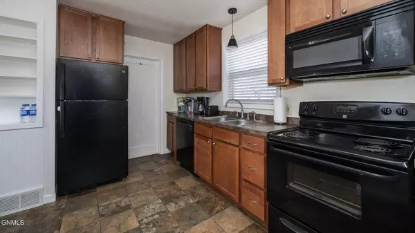 830 N 17th ST, Bismarck, ND 58501