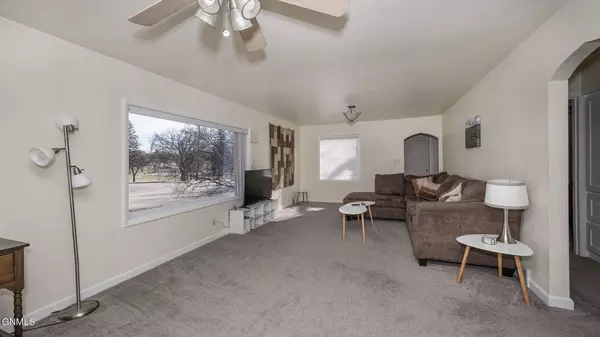 830 N 17th ST, Bismarck, ND 58501