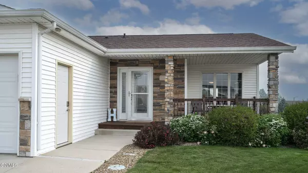 4506 Chamberlain DR, Bismarck, ND 58503