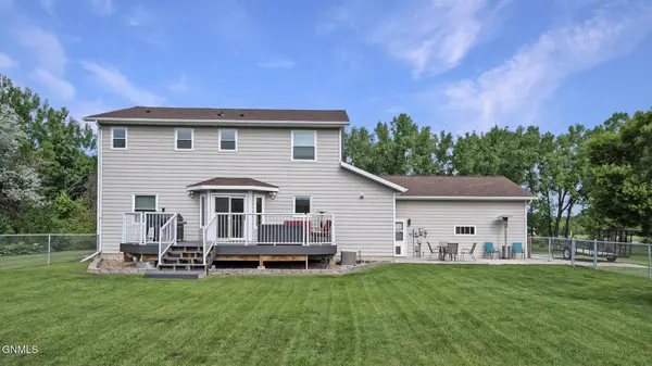 6235 Apple Creek DR, Bismarck, ND 58504