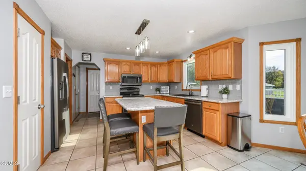 6235 Apple Creek DR, Bismarck, ND 58504