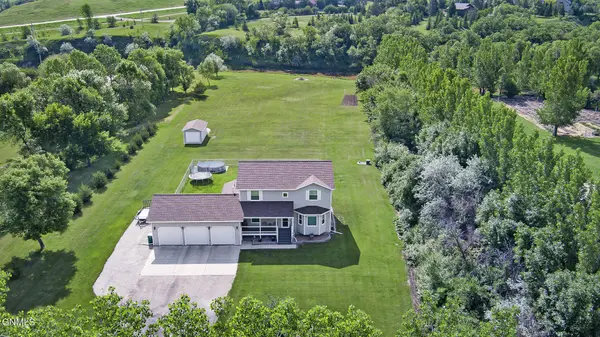 6235 Apple Creek DR, Bismarck, ND 58504