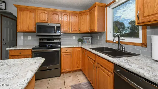 6235 Apple Creek DR, Bismarck, ND 58504