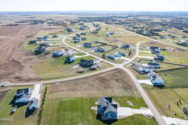 7120 Shoal DR, Bismarck, ND 58503