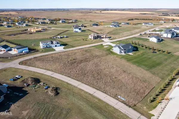 7120 Shoal DR, Bismarck, ND 58503