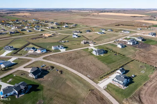 7120 Shoal DR, Bismarck, ND 58503