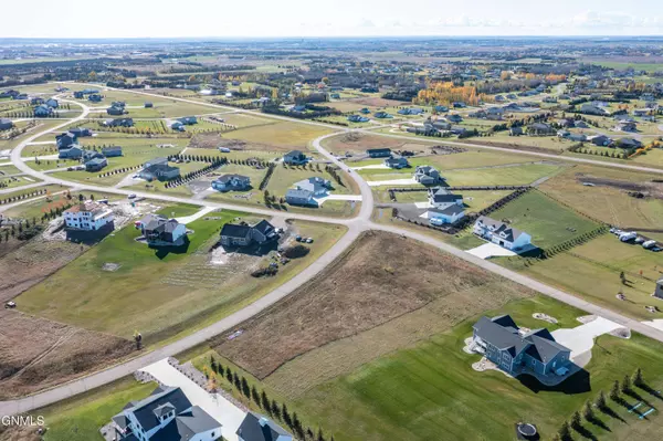 7120 Shoal DR, Bismarck, ND 58503