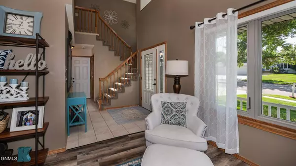 2920 Remuda DR, Bismarck, ND 58503