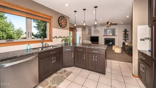 2920 Remuda DR, Bismarck, ND 58503