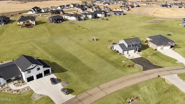 3215 Link DR, Bismarck, ND 58503