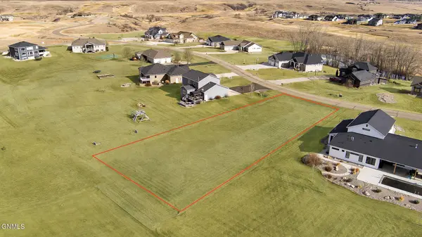 3215 Link DR, Bismarck, ND 58503