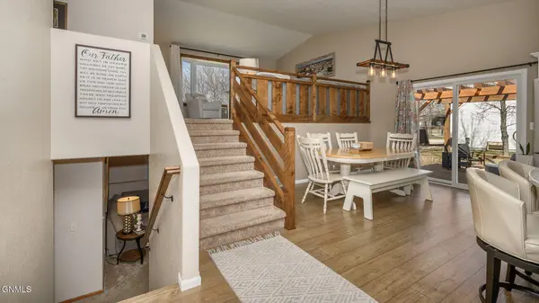 3532 Kingsford DR, Bismarck, ND 58504