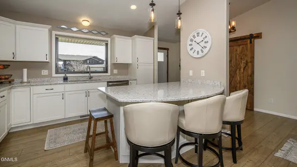 3532 Kingsford DR, Bismarck, ND 58504