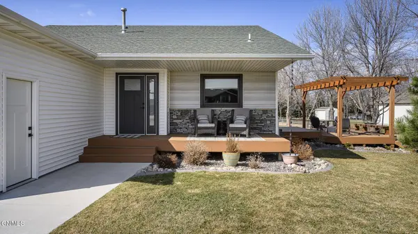 3532 Kingsford DR, Bismarck, ND 58504