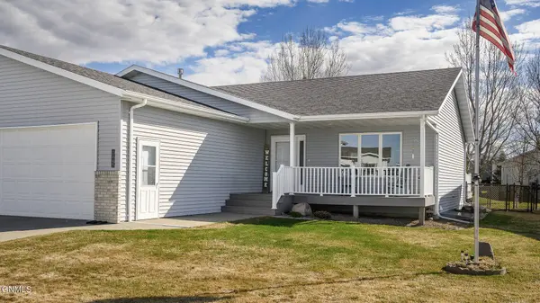 2245 Lacorte LOOP, Bismarck, ND 58503