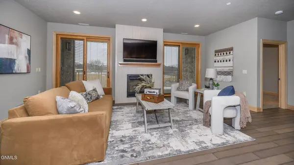 100 W Broadway AVE, Bismarck, ND 58501