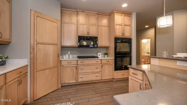 100 W Broadway AVE, Bismarck, ND 58501