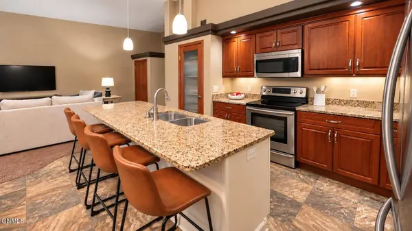 1720 Calgary LOOP, Bismarck, ND 58503