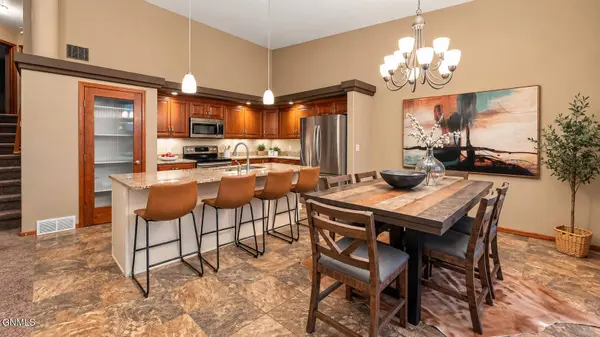 1720 Calgary LOOP, Bismarck, ND 58503