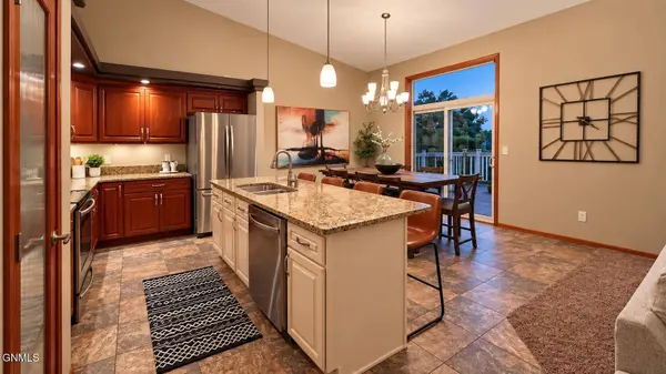 1720 Calgary LOOP, Bismarck, ND 58503