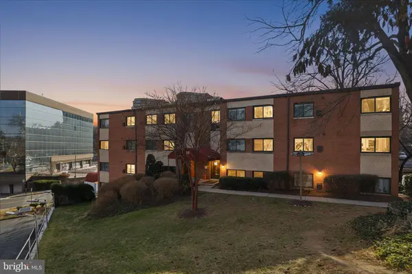 3300 S 28TH ST #404, Alexandria, VA 22302