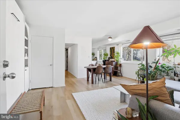 3300 S 28TH ST #404, Alexandria, VA 22302