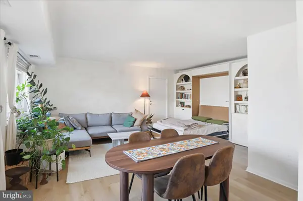 3300 S 28TH ST #404, Alexandria, VA 22302