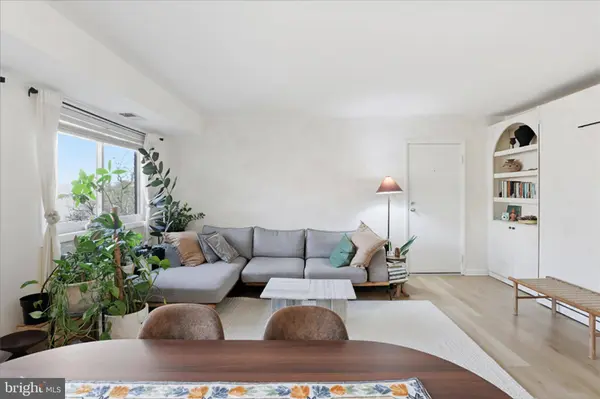 3300 S 28TH ST #404, Alexandria, VA 22302