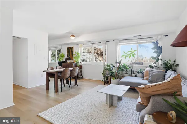 3300 S 28TH ST #404, Alexandria, VA 22302