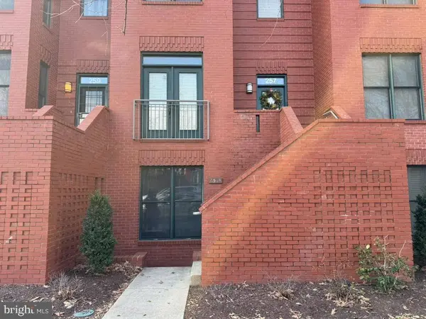 257 14TH ST SE #B, Washington, DC 20003