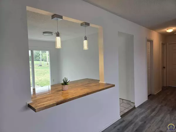 1617 SE 38th TER, Topeka, KS 66609